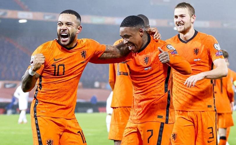 欧洲杯荷兰队3号是谁放的（欧洲杯荷兰4号）